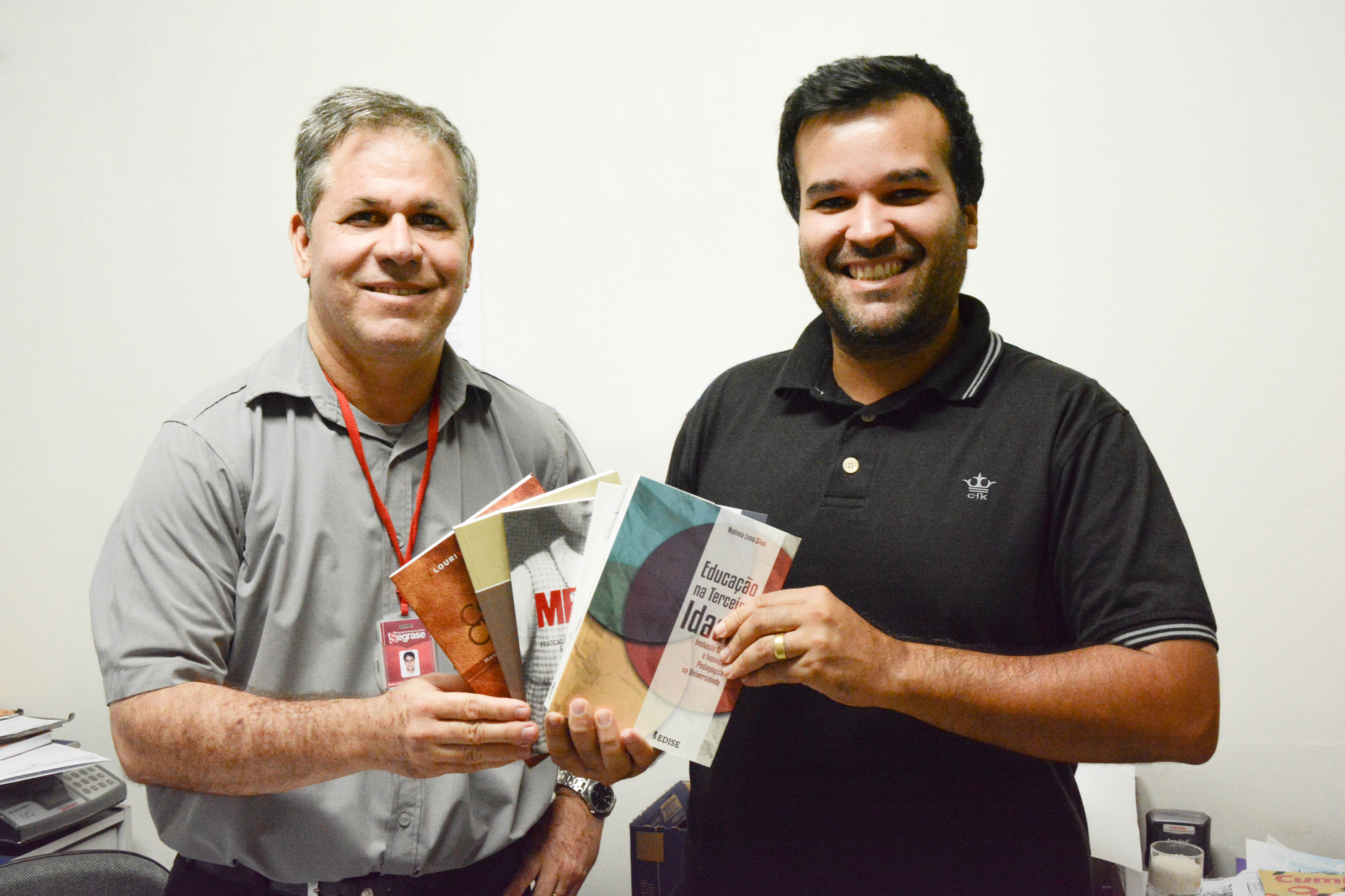 EDISE DOA LIVROS PARA A FUNDAÇÃO RENASCER