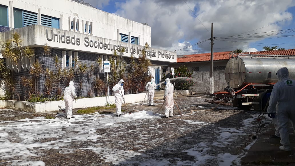 Emsurb e Fundação Renascer realizam higienização do Cenam e da Usip