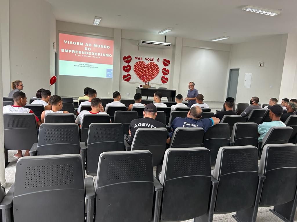Jovens da Casem participam de palestra sobre empreendedorismo