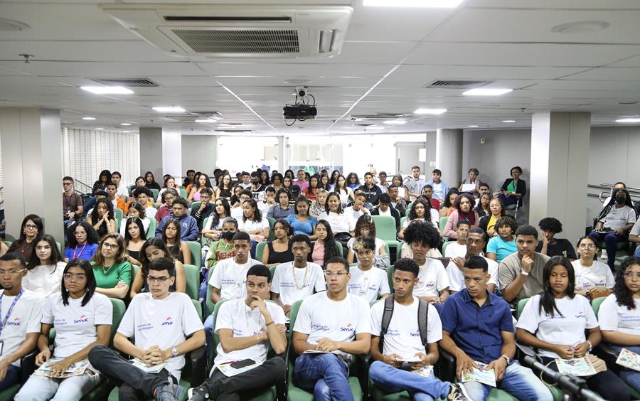 Adolescentes da Fundação Renascer participam do III Ciclo de Palestras para Aprendizes no TJSE