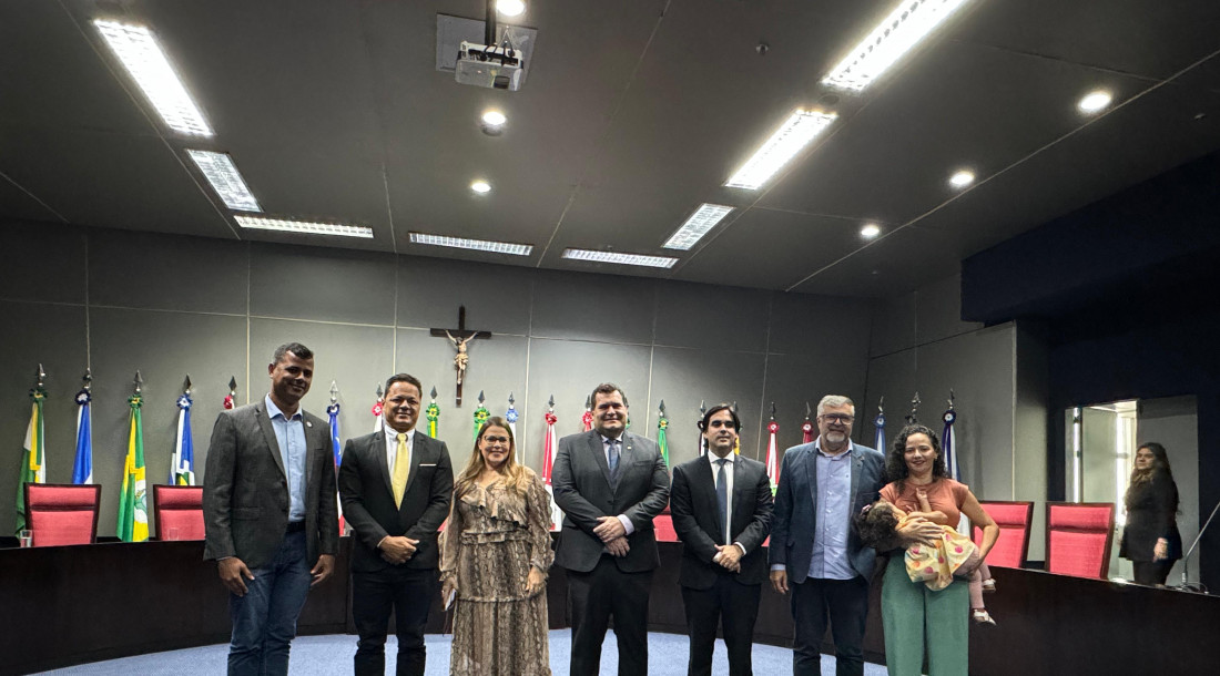 Adolescentes da Fundação Renascer realizam apresentação teatral durante assinatura de termo para ampliação de acesso ao SUS