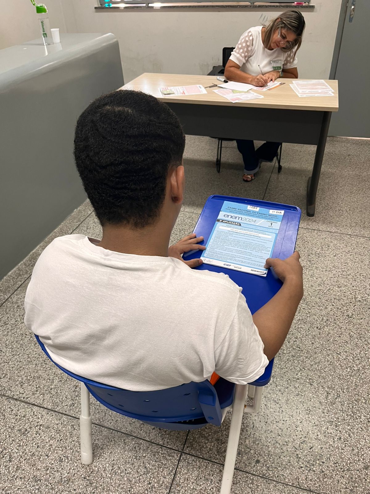 Adolescentes da Fundação Renascer realizam prova do Enem na Casem