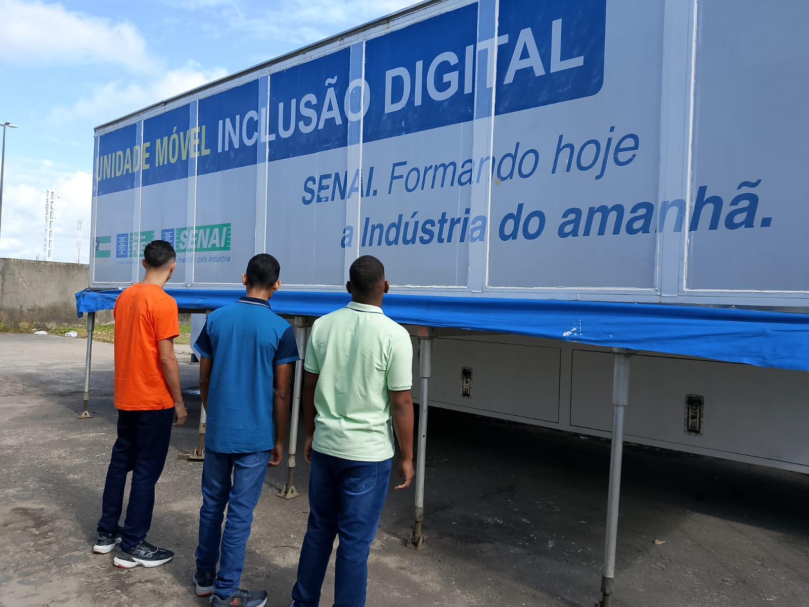 Curso de informática básica é ministrado para adolescentes da Fundação Renascer